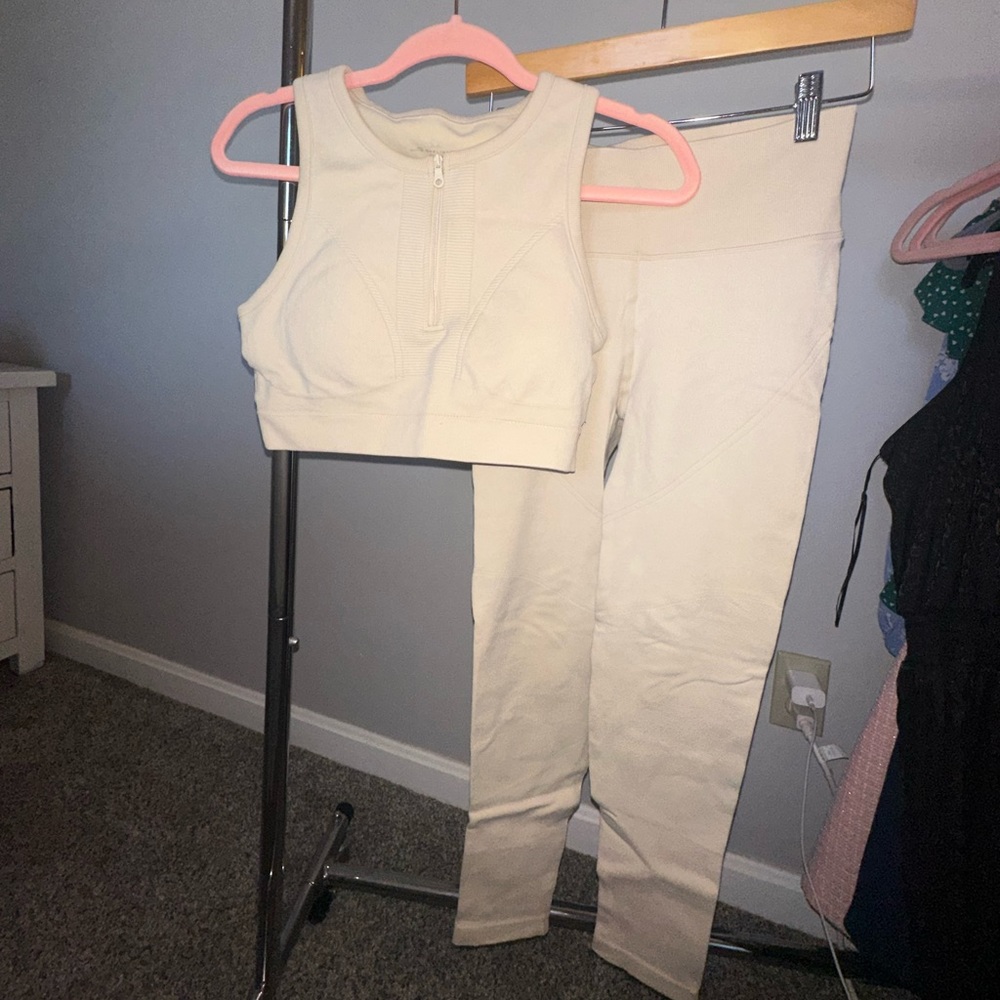 Aerie Offline Workout Set
